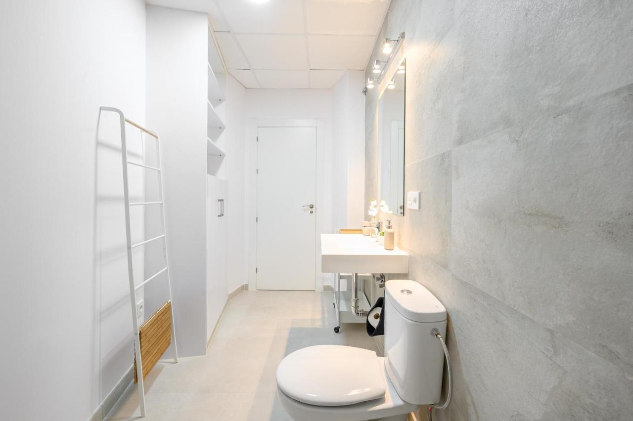 Modern 3 Bedroom, City Center With Patio & High Ceilings By 10Tosea Málaga Exterior foto